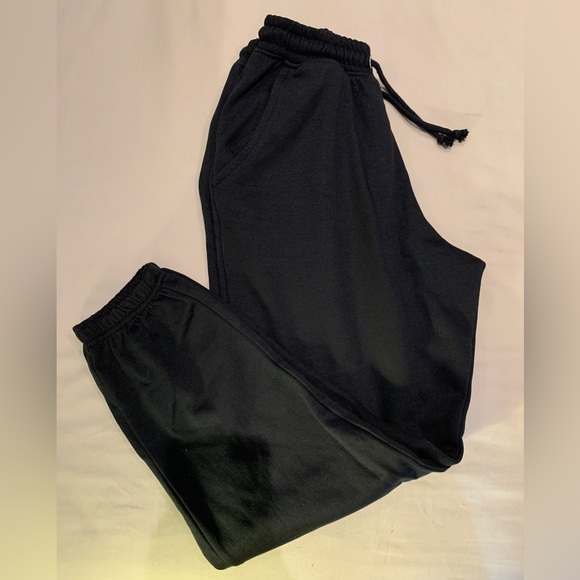 Misguided Petite Black Joggers - Picture 2 of 3